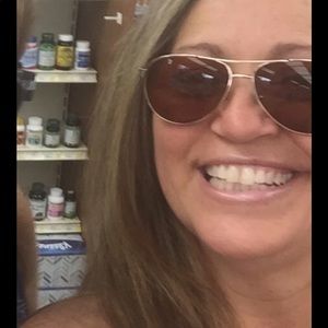 Meet your Posher, Debbie